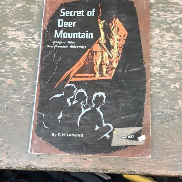 10 pc bundle of junior scholastic mystery books - Picture 5 of 5